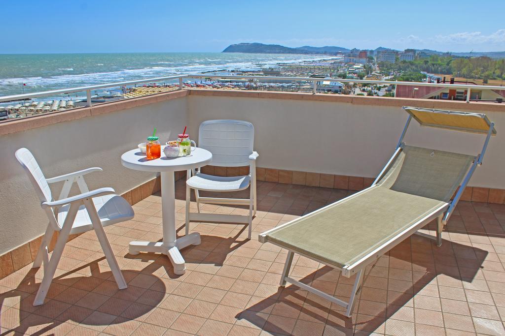 Hotel Touring Misano Adriatico Luaran gambar