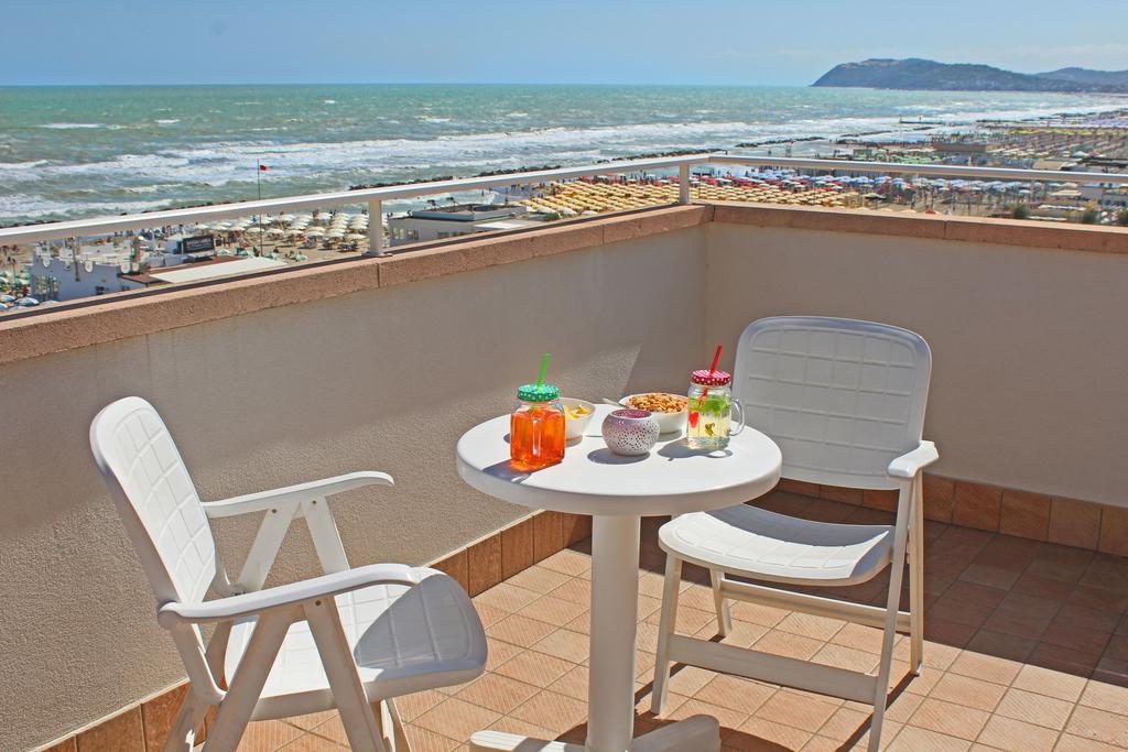 Hotel Touring Misano Adriatico Luaran gambar