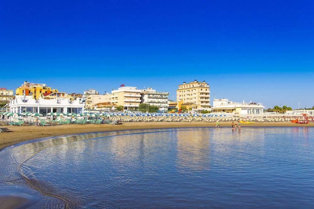 Hotel Touring Misano Adriatico Luaran gambar
